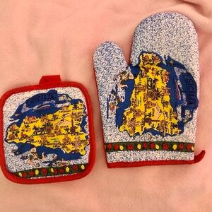 Colorful Sicily Italy Map Print Oven Mitt  and potholder Set 
New without tag